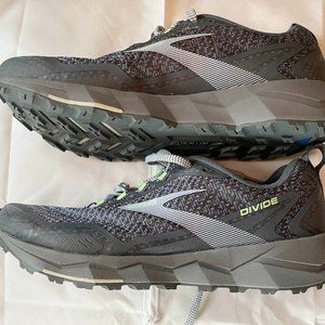 Brooks Divide running shoes UNUSED Size 9